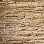 Kamień naturalny we wnętrzach – dlaczego od lat pozostaje jednym z najbardziej cenionych materiałów wykończeniowych?