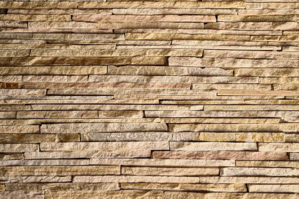 Kamień naturalny we wnętrzach – dlaczego od lat pozostaje jednym z najbardziej cenionych materiałów wykończeniowych?