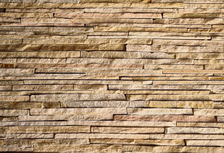 Kamień naturalny we wnętrzach – dlaczego od lat pozostaje jednym z najbardziej cenionych materiałów wykończeniowych?