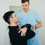 Jak wygląda pierwsza wizyta u fizjoterapeuty? Przewodnik dla osób, które chcą wiedzieć, czego się spodziewać