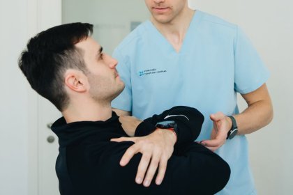 Jak wygląda pierwsza wizyta u fizjoterapeuty? Przewodnik dla osób, które chcą wiedzieć, czego się spodziewać