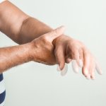 Niedowład ręki - przyczyny, objawy, diagnostyka i leczenie