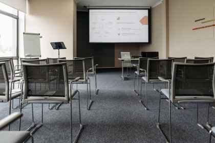 Szkolenia biznesowe jako inwestycja w rozwój firmy – dlaczego warto rozwijać kompetencje pracowników?