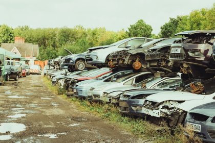 Szroty Warszawa – jak wybrać dobry szrot samochodowy w stolicy i ile dostać za auto?