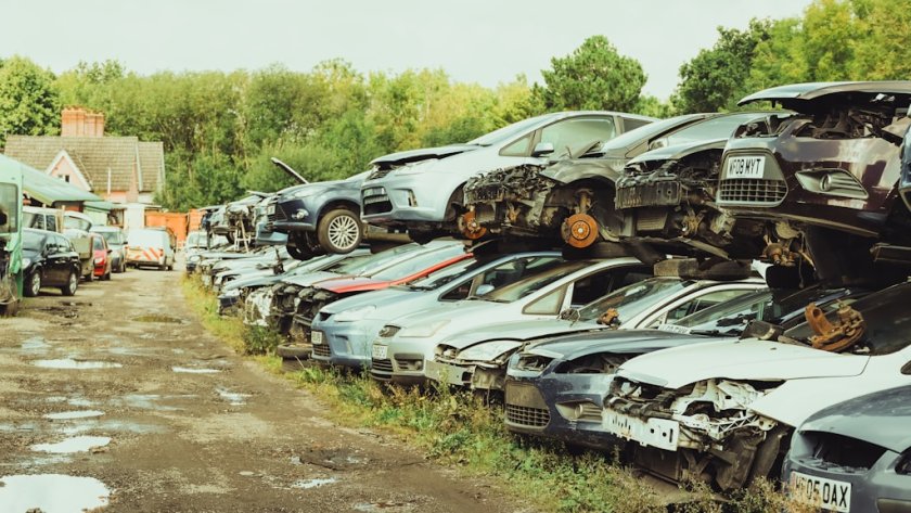 Szroty Warszawa – jak wybrać dobry szrot samochodowy w stolicy i ile dostać za auto?